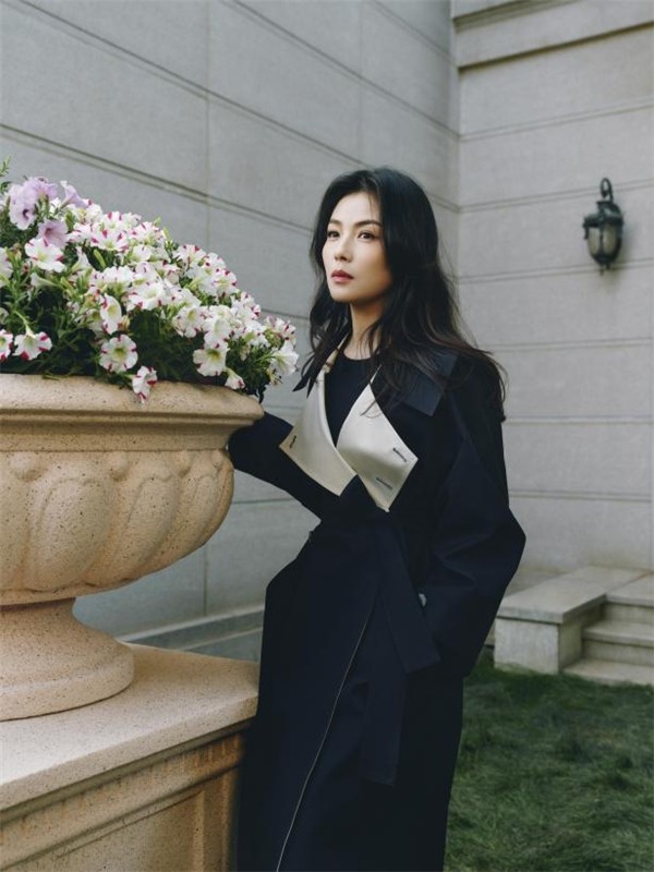 YINER音儿携手品牌代言人刘涛,演绎诗意优雅