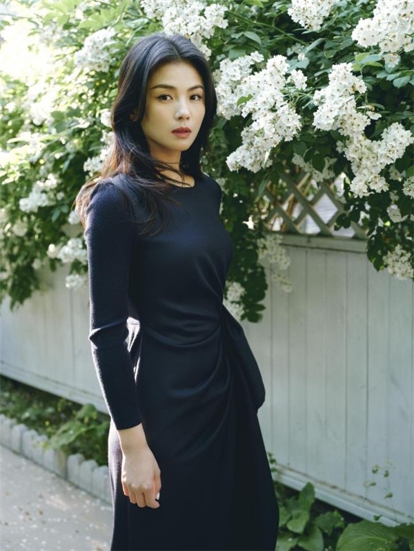 YINER音儿携手品牌代言人刘涛,演绎诗意优雅