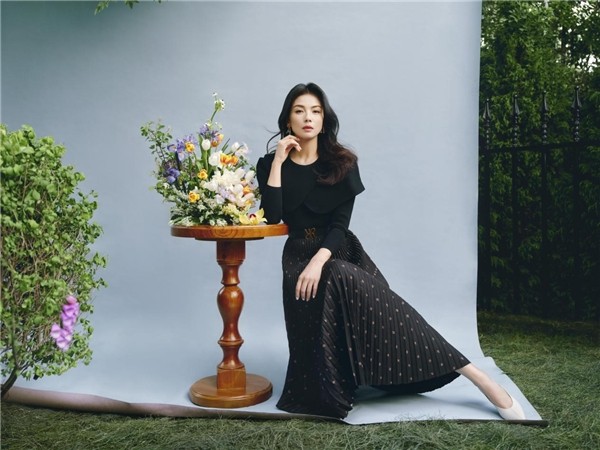 YINER音儿携手品牌代言人刘涛,演绎诗意优雅