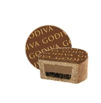 黑芝麻凤梨牛奶巧克力糕点 GODIVA首次推出全新创意口味,经典牛奶巧克力的香浓与黑芝麻的醇厚碰撞融合,带来别具新意的味觉组合,挑选酸甜清爽的凤梨融入其中,与黑芝麻牛奶巧克力达成口感上的平衡,带来深层有致的味蕾体验。