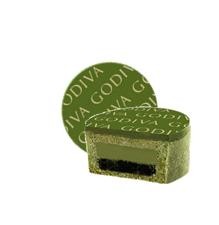 绿茶柚香白巧克力糕点 精选芬芳葡萄柚果溶制成底层果馅,与绿茶风味巧妙搭配,酥香塔壳伴沁人茶香,令亚洲风雅之韵在舌尖蔓延。浓郁的柚子香气在茶味香韵中画龙点睛,增加白巧克力的香醇风味,带来更具层次的曼妙口感。