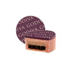 玫瑰味覆盆子白巧克力糕点 玫瑰风味白巧克力藏身于粉色调塔壳带来一重香醇感受,随即入口的覆盆子果馅,恰到好处地平衡了白巧克力的香甜,再融入底层的烘焙扁桃仁粉,带来富有层次的口感体验。