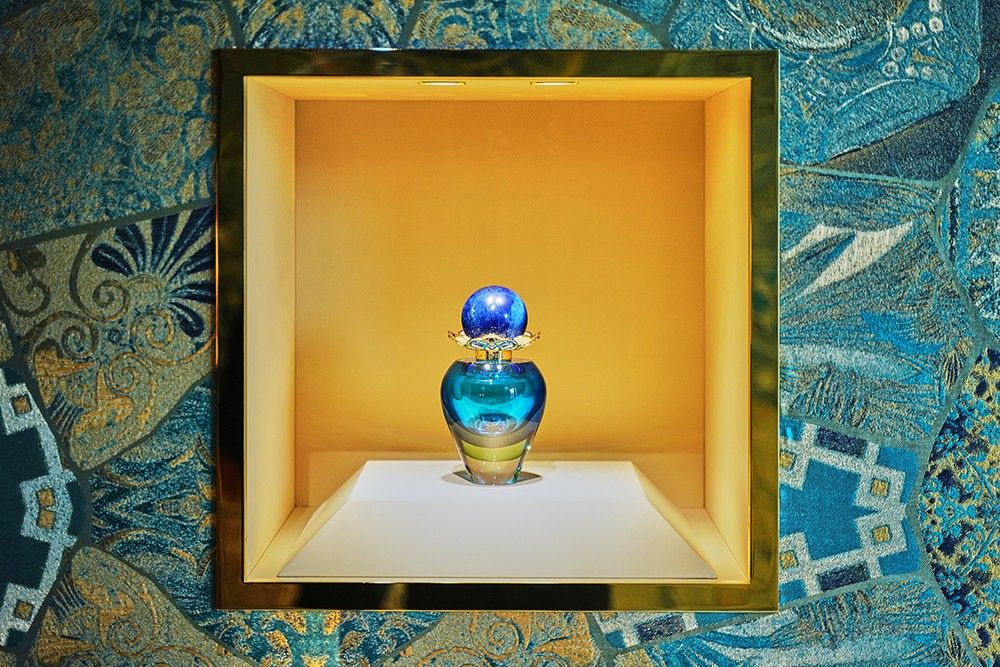L'Opera Mediterranea Divinissima地中海深蓝乐章高定宝石香水亮相高级珠宝系列展.jpg
