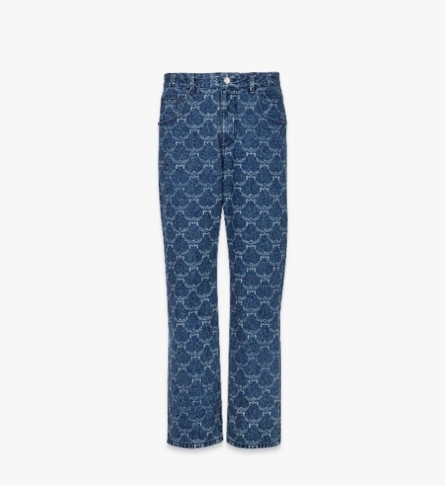 Ein Bild, das Kleidung, Hose, Muster (Modedesign), Person enthält. Automatisch generierte Beschreibung