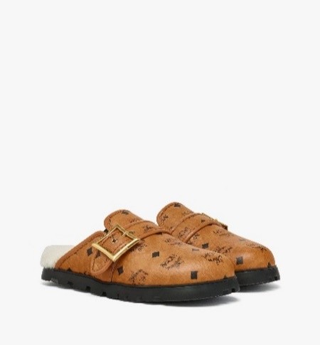 Ein Bild, das Schuhwerk, Kleidung, Schuh, Hellbraun enthält. Automatisch generierte Beschreibung