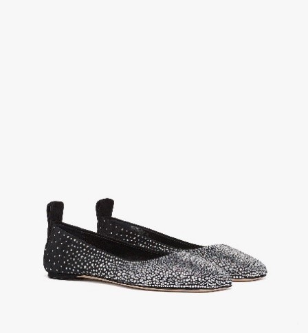 Ein Bild, das Kleidung, Schuhwerk, Schuh, Loafer enthält. Automatisch generierte Beschreibung