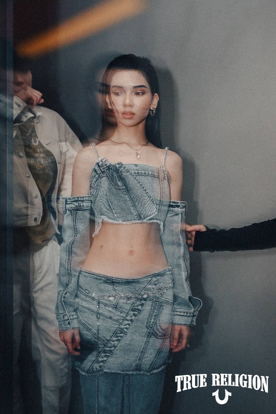 A person in a blue outfit

Description automatically generated