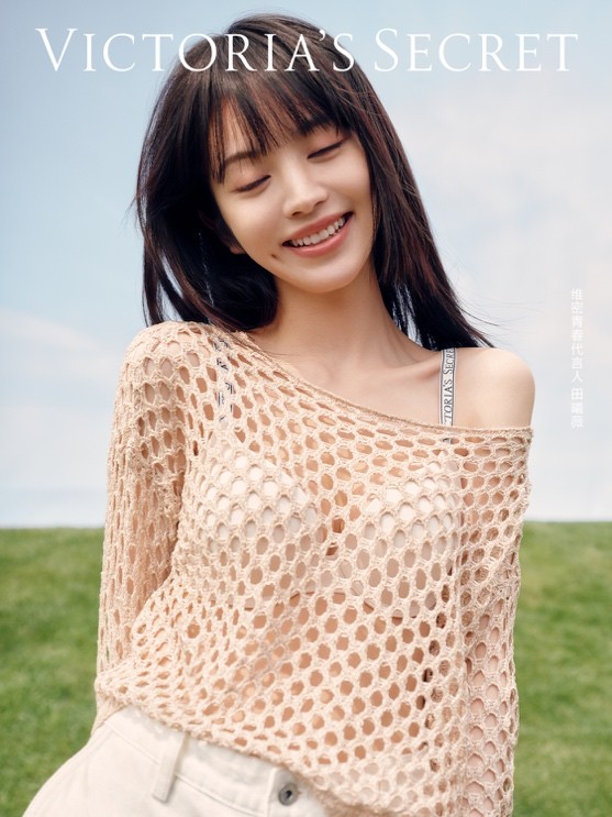 人在微笑 低可信度描述已自动生成