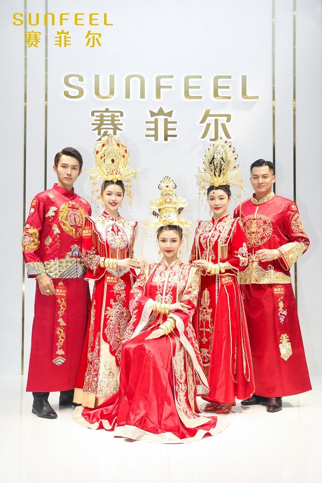5.“大美中国风·无焊料黄金婚纱”模特大秀.jpg