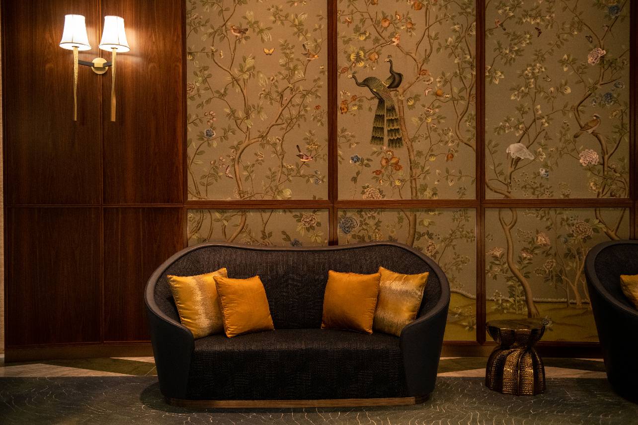 颐居酒店大堂绣花墙.jpg 颐居酒店大堂绣花墙.jpg