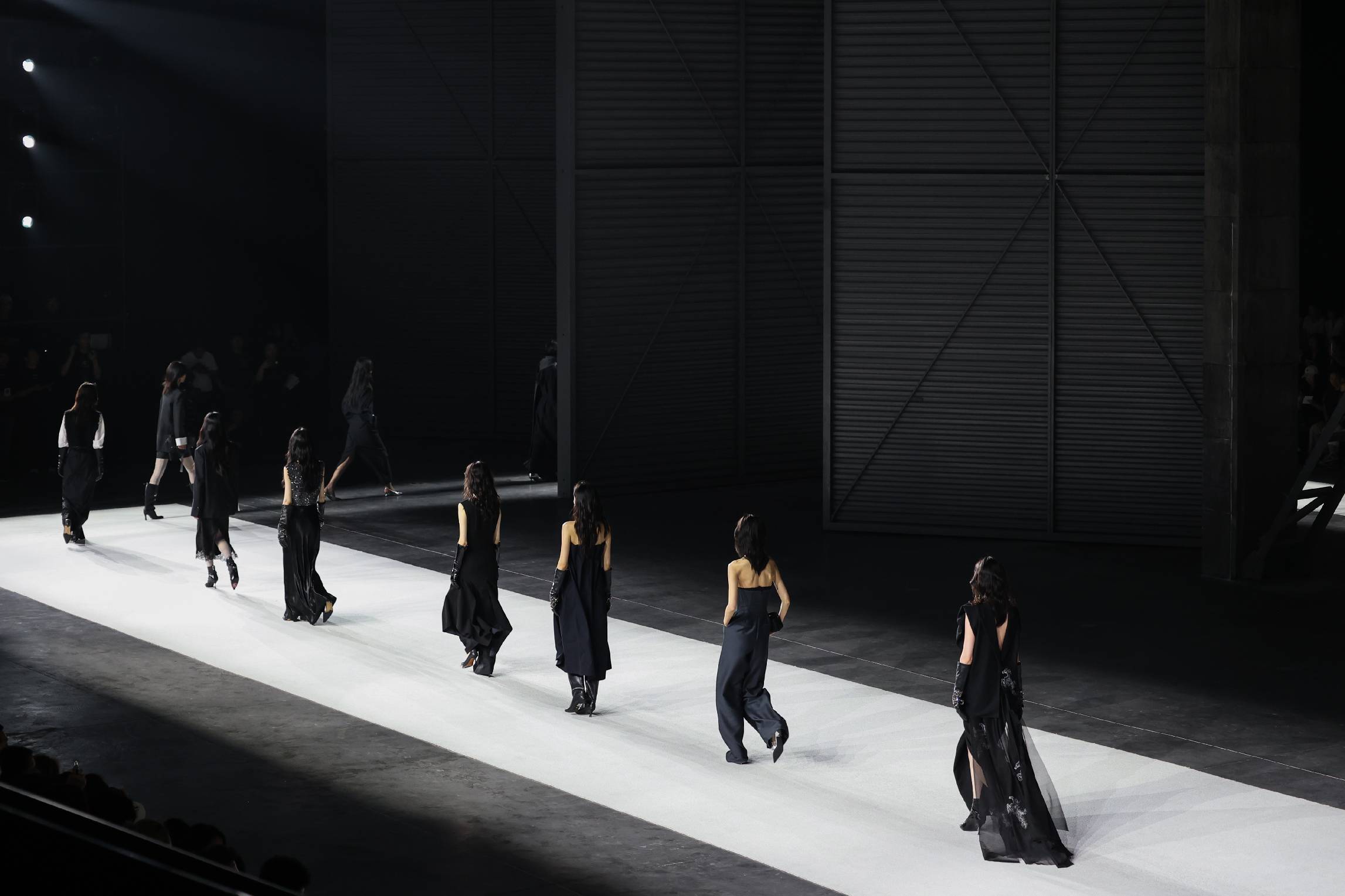 维莎集团2025大秀双生纪元媒体新闻稿插图-4.jpg 维莎集团2025大秀双生纪元媒体新闻稿插图-4.jpg