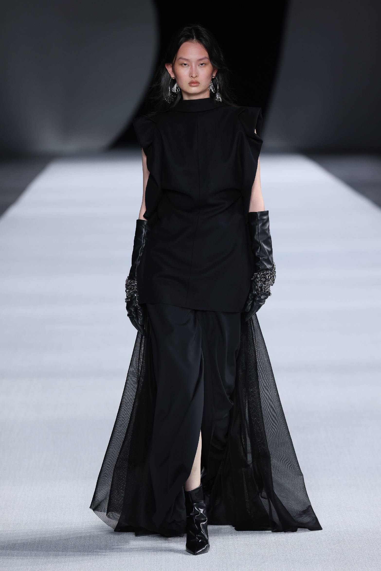 维莎集团2025大秀双生纪元媒体新闻稿插图-16.jpg 维莎集团2025大秀双生纪元媒体新闻稿插图-16.jpg