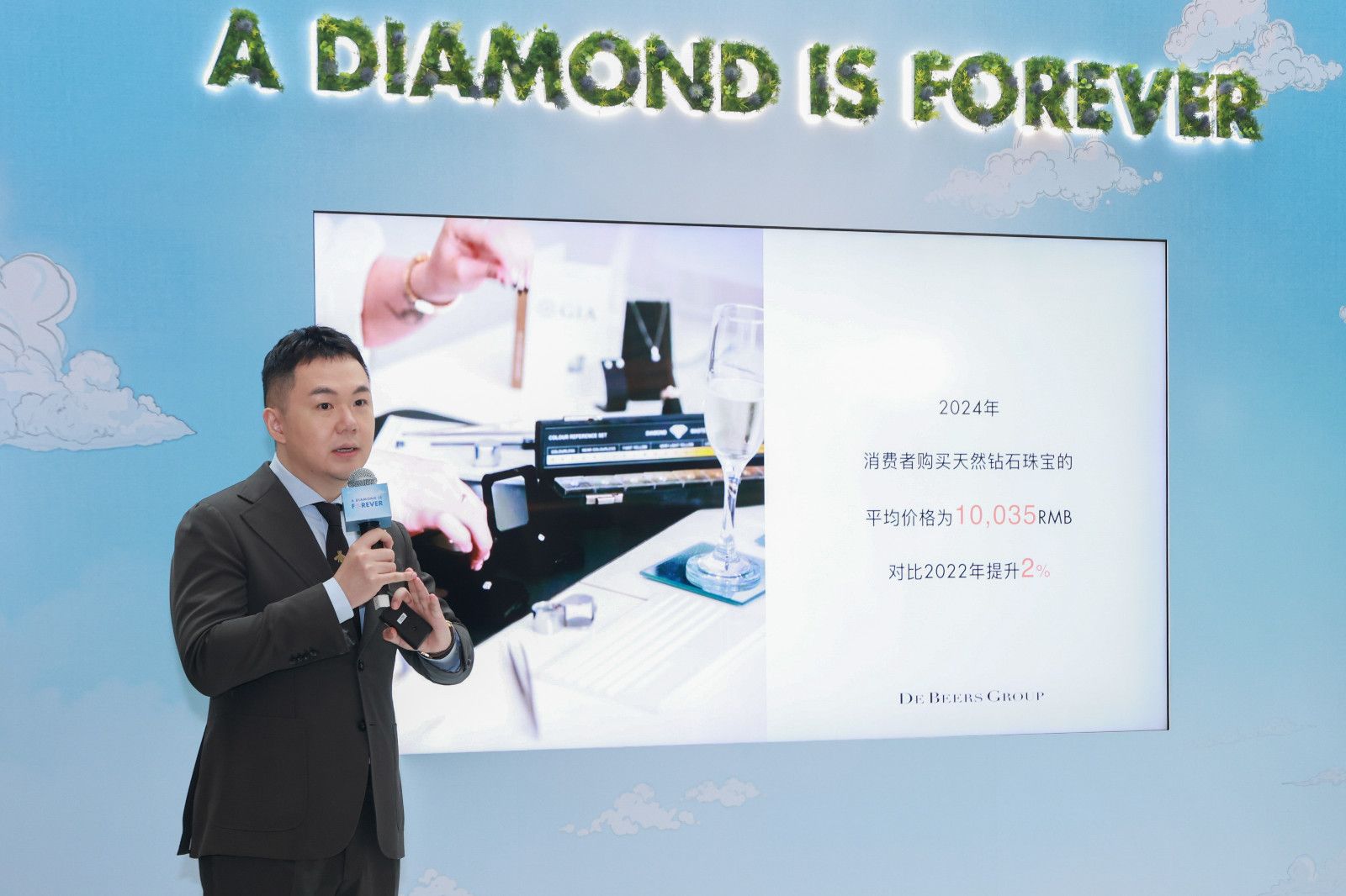 06-戴比尔斯集团天然钻石亚太区资深市场推广经理吴凯（Ken Wu）介绍中国的钻石消费洞察.jpg