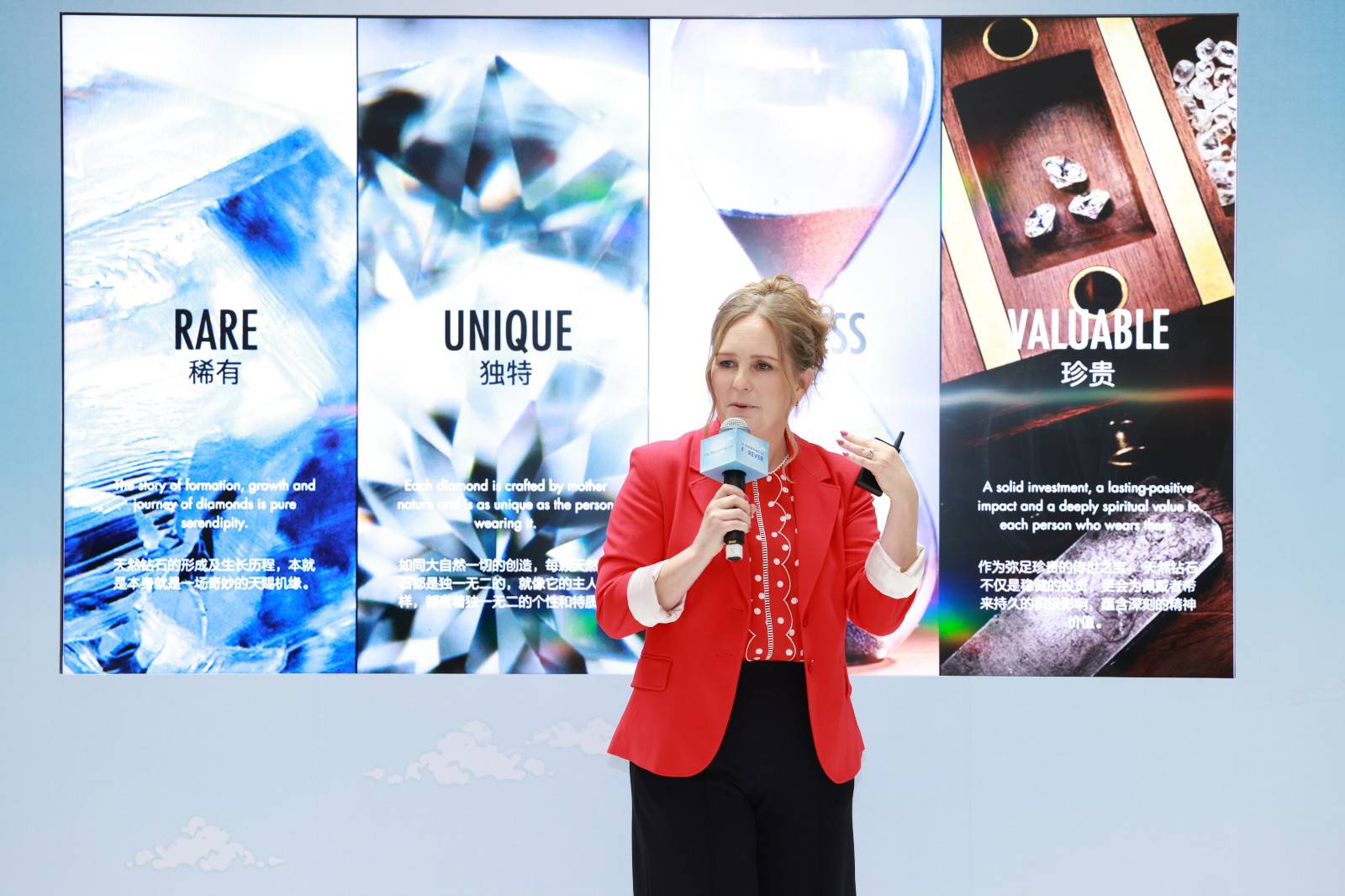 07-戴比尔斯集团钻石教育总监Jodine Bolden介绍钻石教育.jpg