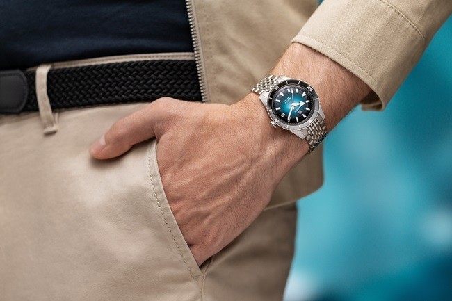 05 全新Captain Cook库克船长系列腕表上手图.jpg