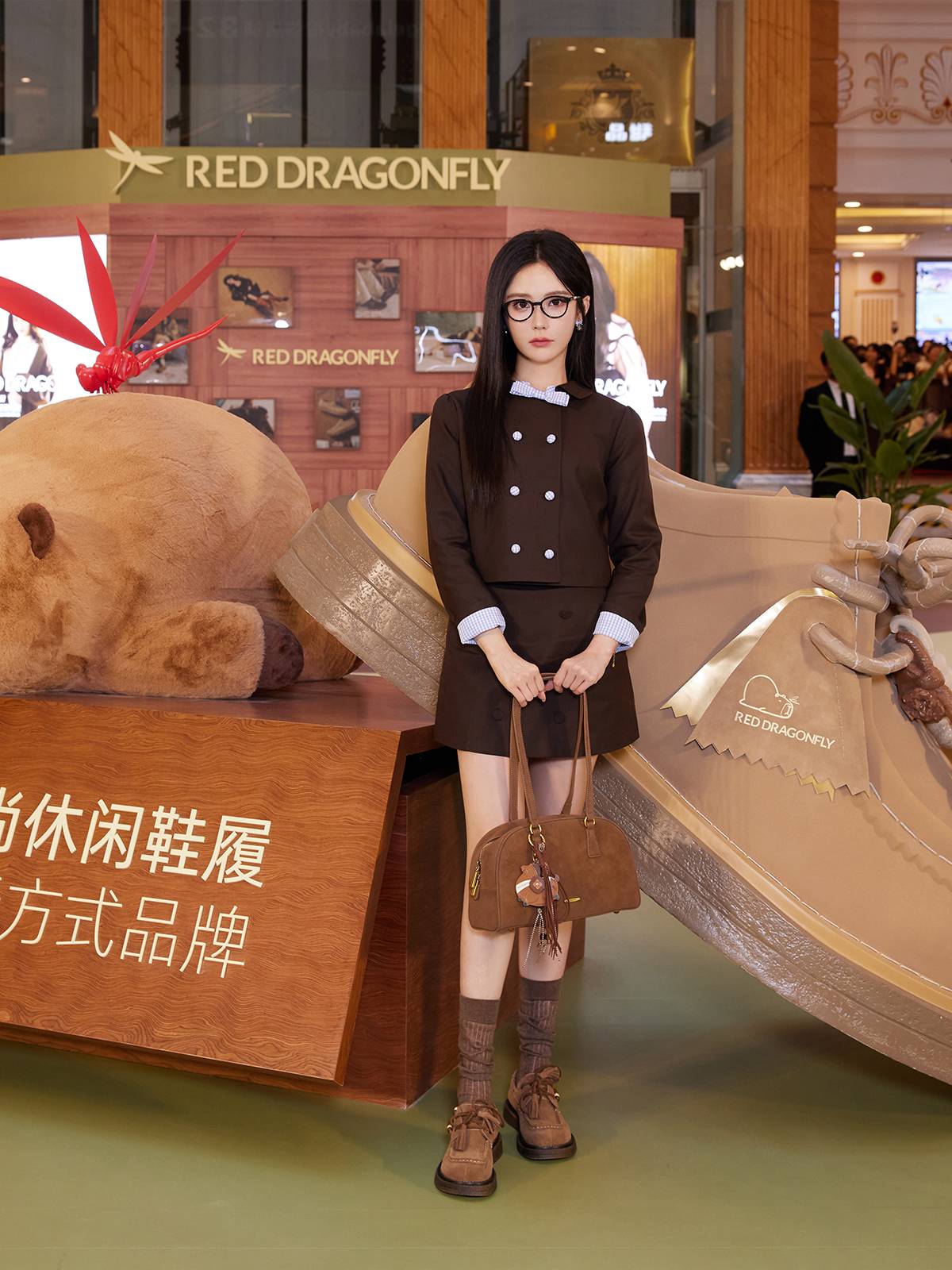 演员歌手王艺瑾.jpg