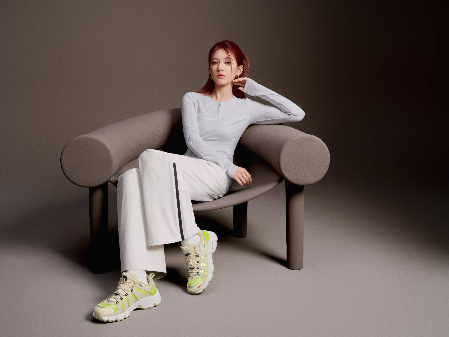 1.FILA FUSION代言人赵露思演绎 ComoX 湖系户外鞋(1).jpg