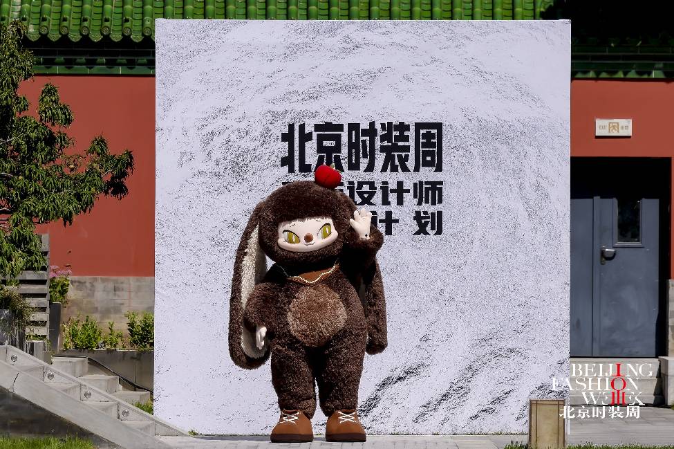 1758036558578646.jpg ZHOU7880.JPG