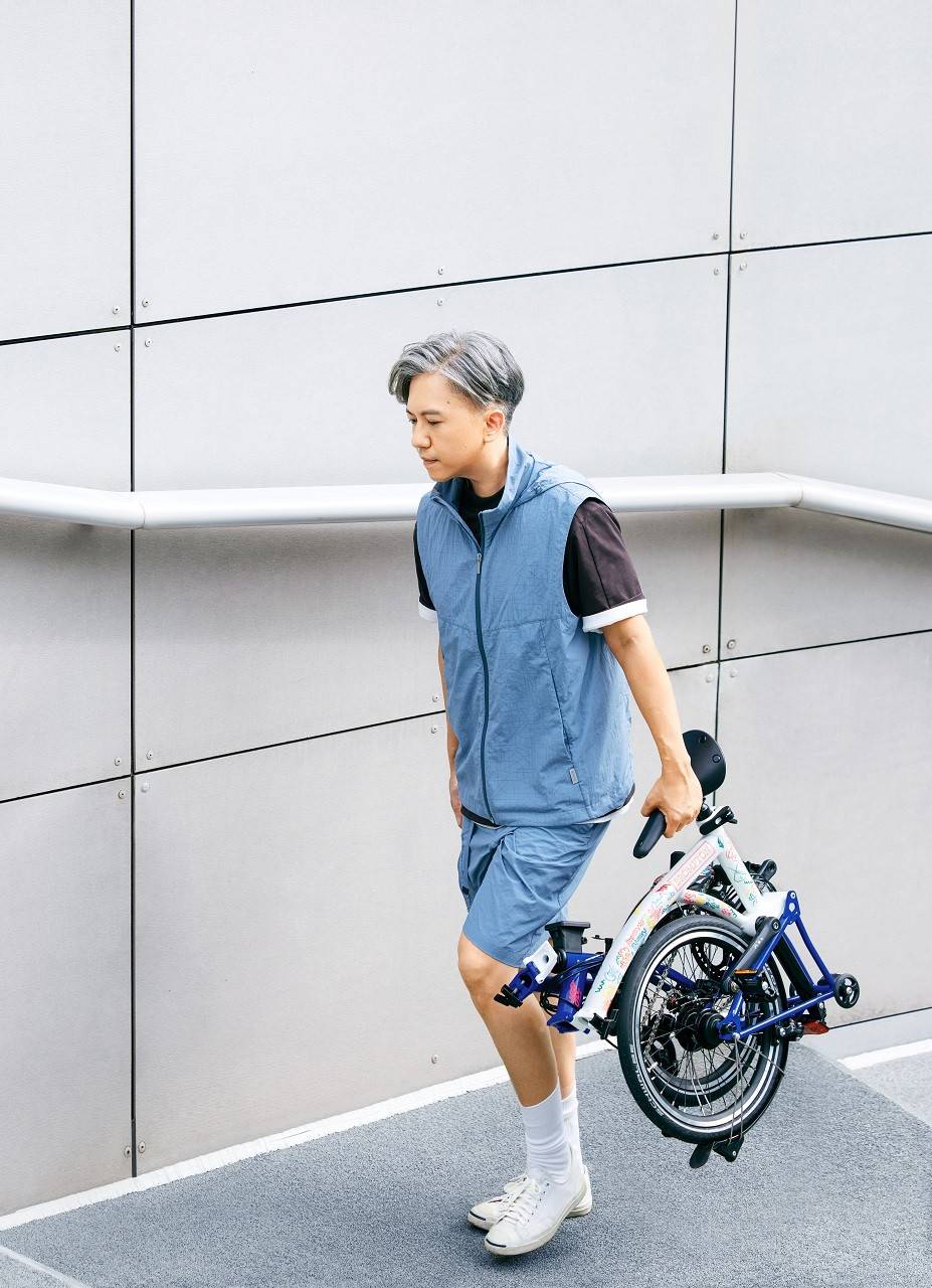 1759208611754123.jpg 【新闻稿】BROMPTON携手艺术家李昱昱发布首款中国城市限定作品 共贺深圳湾万象城新店启幕 2.jpg