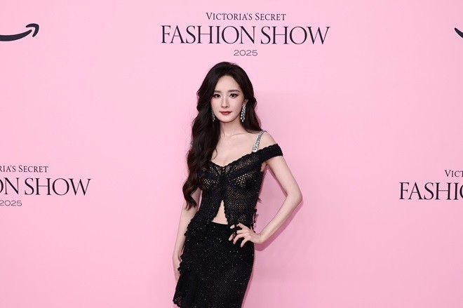 维多利亚的秘密2025时装秀活动图_维密亚洲区品牌代言人杨幂.jpg
