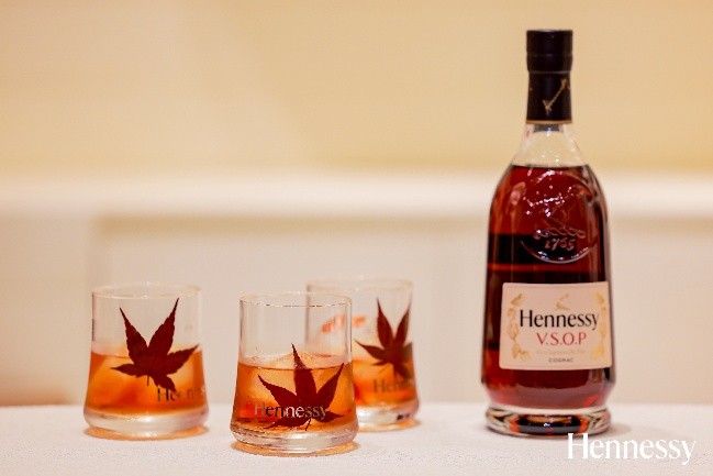 桌子上的酒瓶

AI 生成的内容可能不正确。