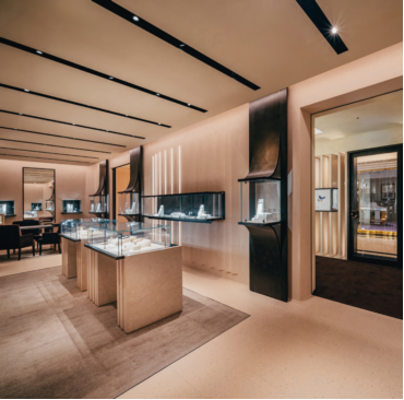 新闻稿_VHERNIER于香港优雅启幕 意大利高级珠784.png