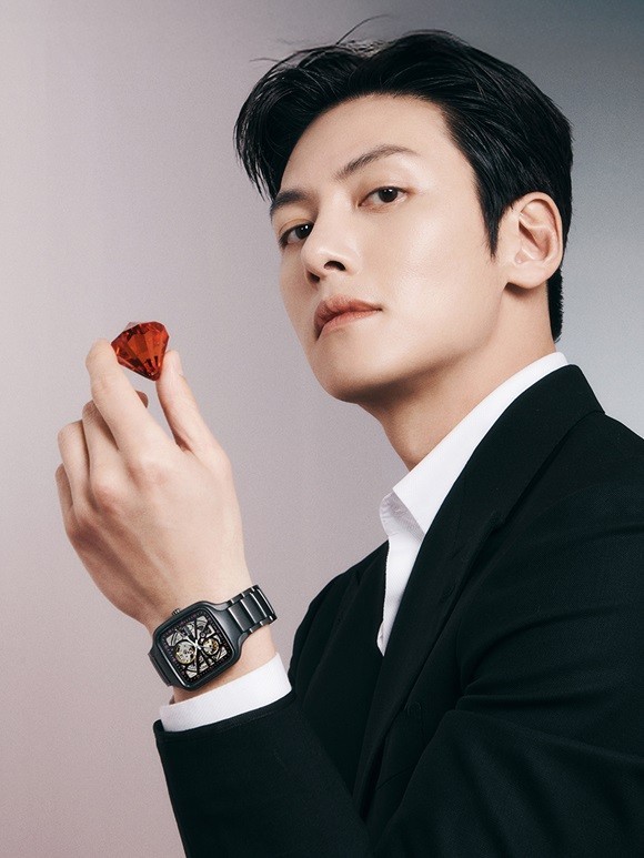 02 True Square真我系列开芯机械腕表 “旭日红”.jpg