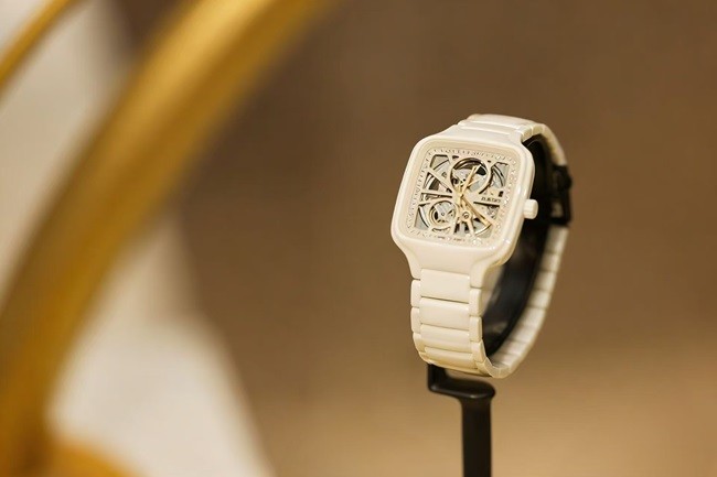 11 True Square真我系列“极光白”开芯机械腕表.jpg