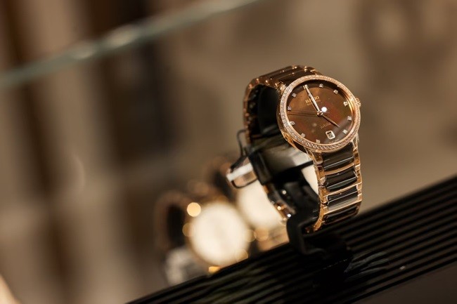 12 Centrix晶萃系列镶钻腕表.jpg