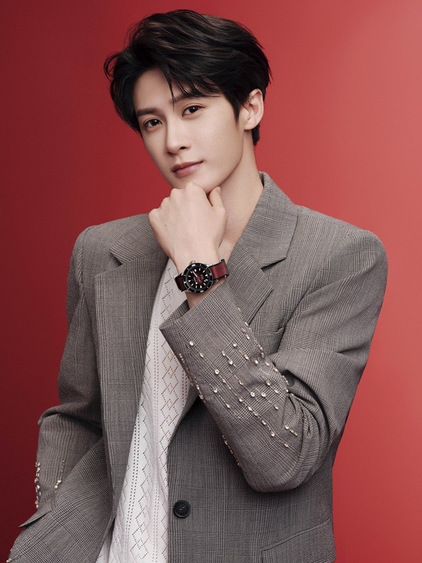 1770802259961658.jpg 03 檀健次演绎库克船长自动机械腕表.jpg