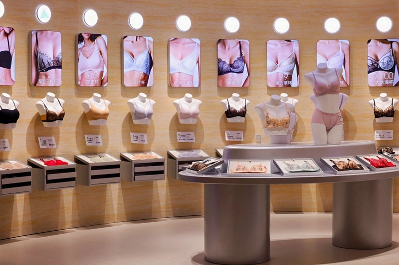 曼妮芬三十年：用“一身一适”的专业坚守拥抱万千女性