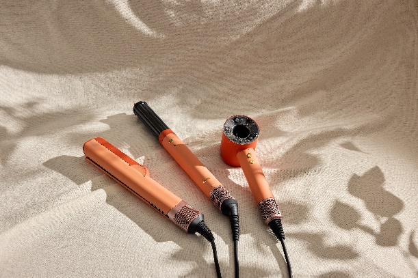 图片包含 室内, 床, 桌子, 躺 AI 生成的内容可能不正确。